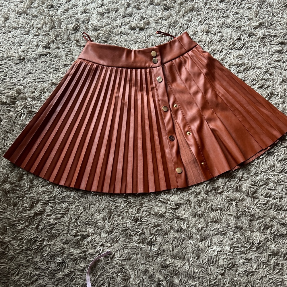 Brown pleated skirt